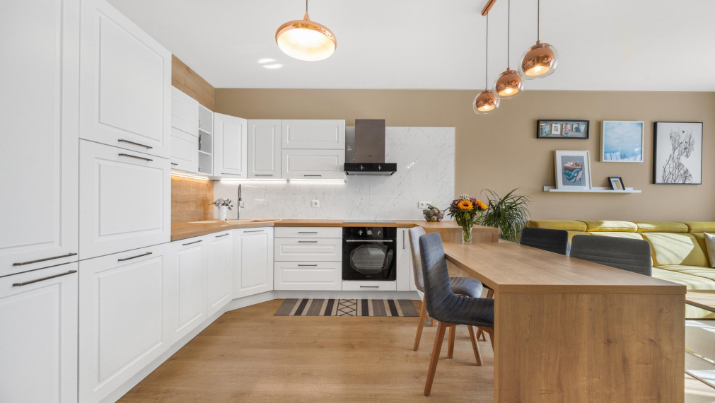 REZERVOVANÉ- 3-izbový byt FUXOVA, Petržalka