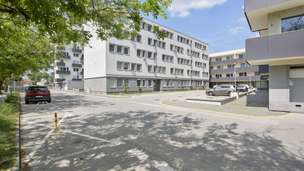 Predané -Na Predaj  svetlá zariadená garsónka Podunajských Biskupiciach -  Bratislava.