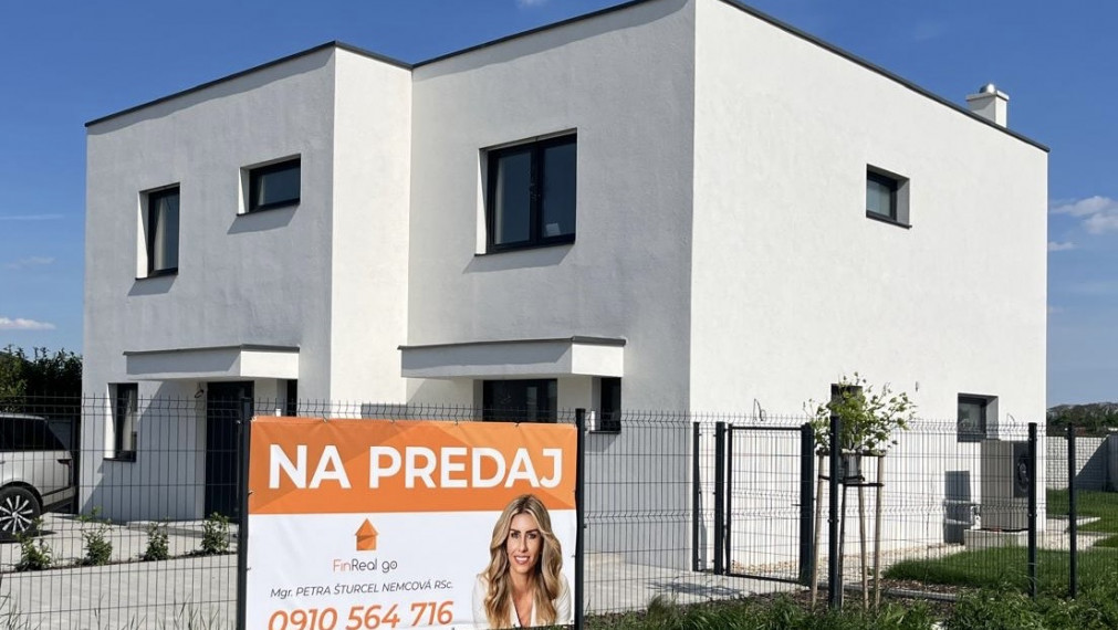 Predaj - skolaudovaná novostavba RD s 2 bytovými jednotkami, 102m2 úžitková plocha, 381m2 pozemok, Hrubá Borša