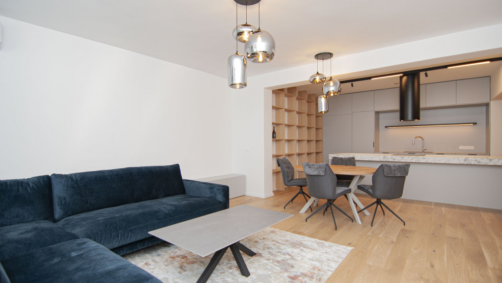 Prenájom 4-izb.byt 127m2 s terasou 53m2, Zámocká ul.-Staré Mesto,BAI