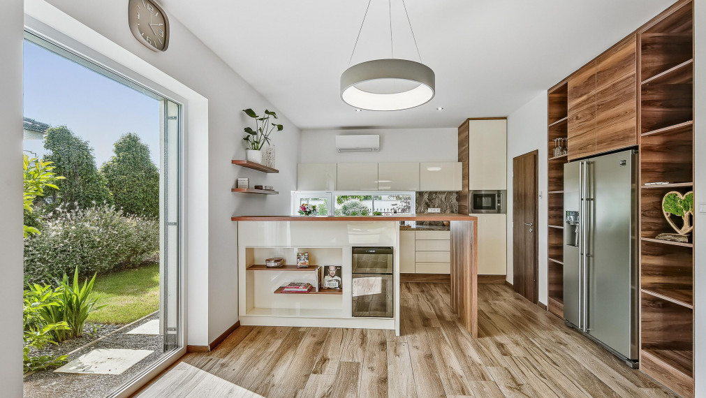 REZERVOVANÉ - RD bungalov Rovinka 170m2, dvojgaráž, 715m2 pozemok, krásne upravená záhrada, záhradný domček