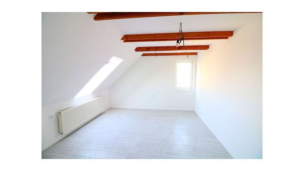 Predaj atypický priestranný byt s predzáhradkou a parkovacím miestom, Devínska Nová Ves