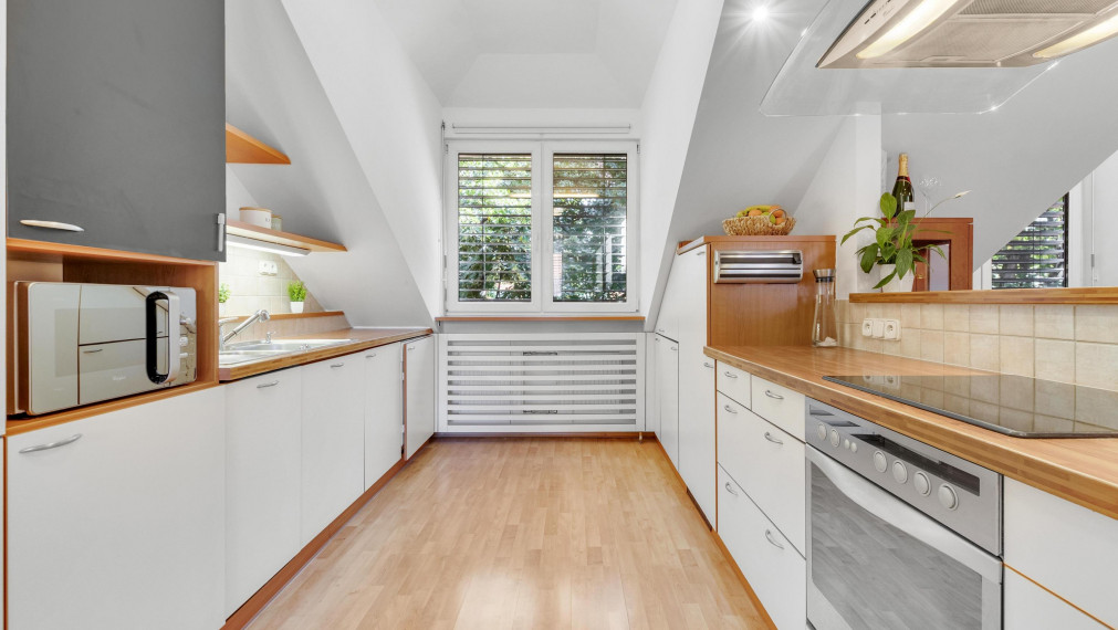 REZERVOVANÉ - podkrovný 3-izbový byt na Nivách, Súťažná