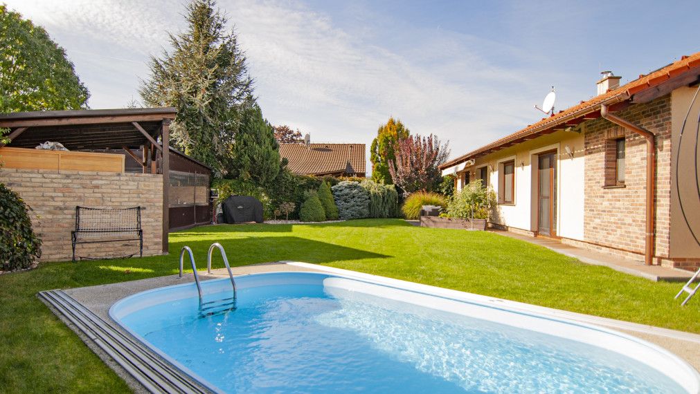 Predaj dom s bazénom, vírivkou, saunou, 792m2 pozemok-Slovenský Grob