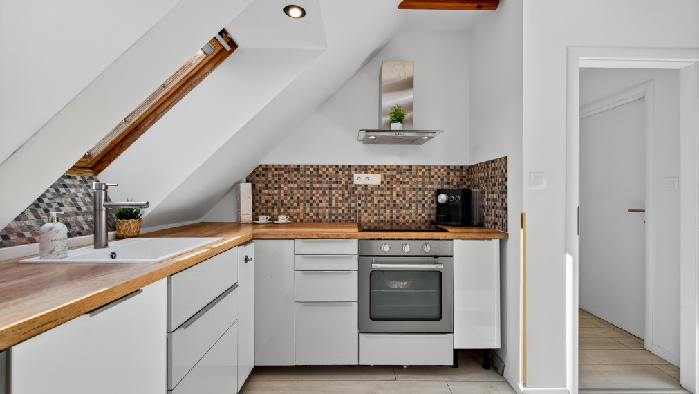 Predaj atypický priestranný byt s predzáhradkou a parkovacím miestom, Devínska Nová Ves