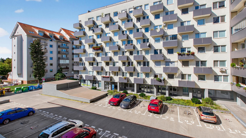 Na Predaj  svetlá zariadená garsónka Podunajských Biskupiciach -  Bratislava.