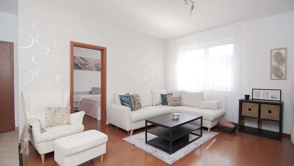 Prenájom 3-izb.byt 70m2 so šatníkom a loggiou, Šustekova ul.Petržalka