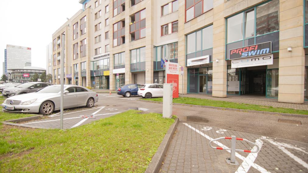 Prenájom obchodný priestor s výkladom 30m2, Vajnorská ul.BA-Nové Mesto