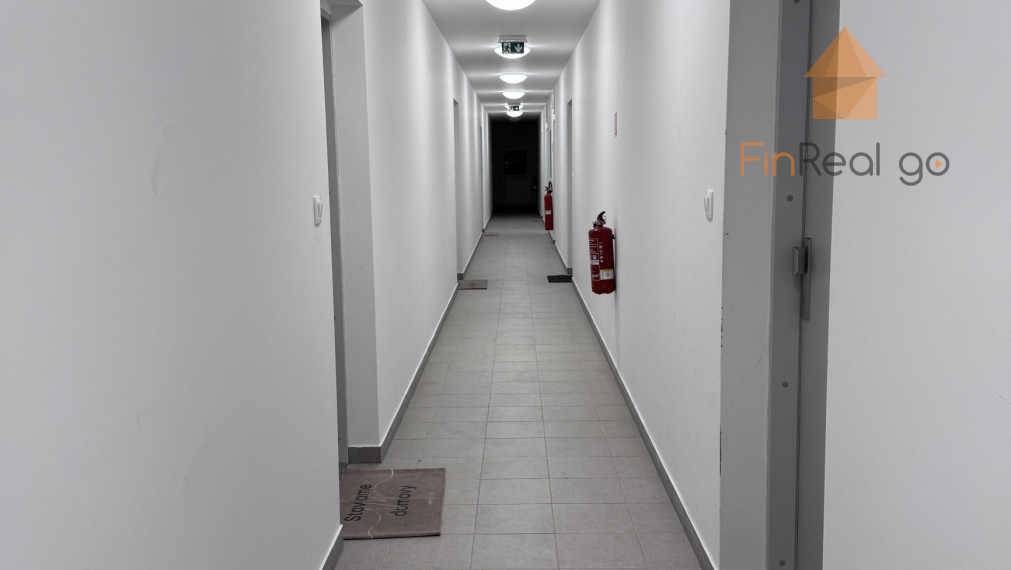 Prenájom - Úplne nový 2i byt s veľkým balkónom a parkovaním