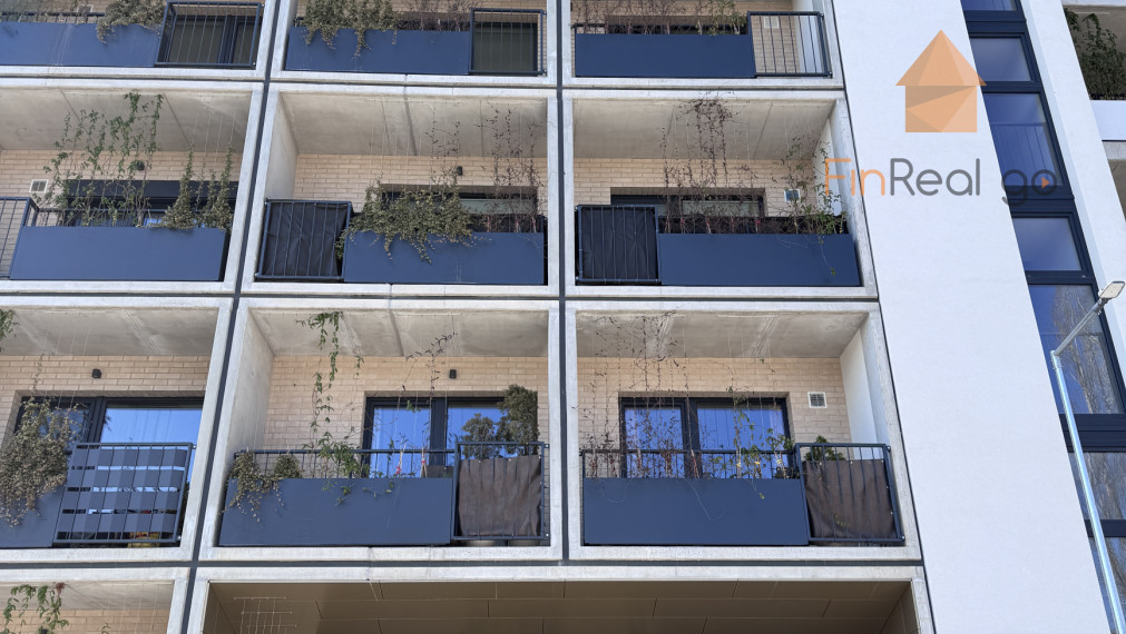 Prenájom - Úplne nový 2i byt s veľkým balkónom a parkovaním