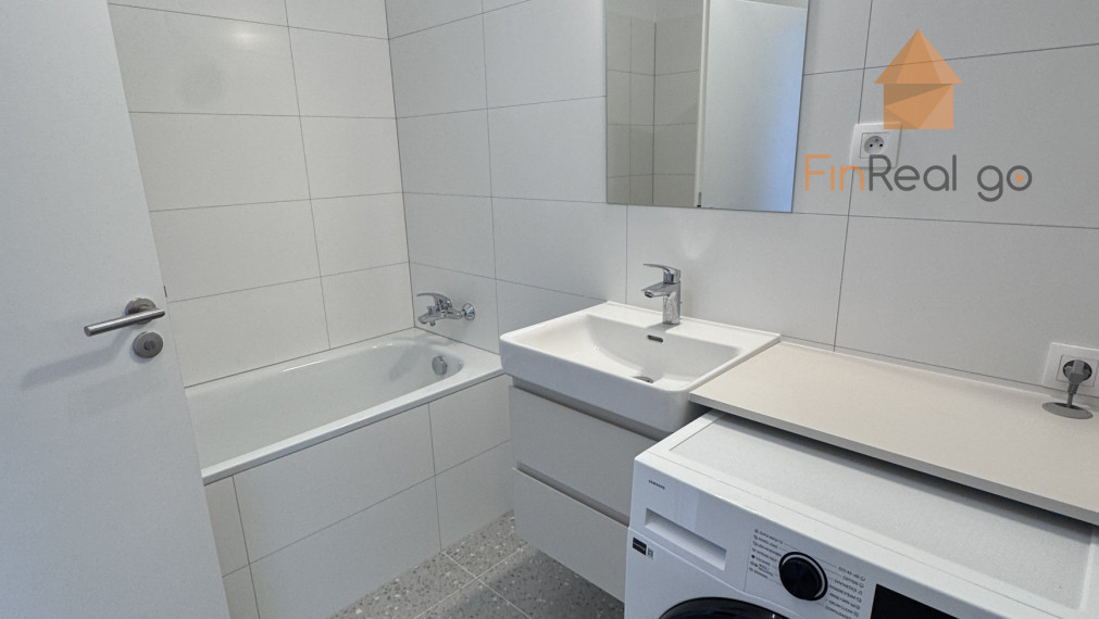 Prenájom - Úplne nový 2i byt s veľkým balkónom a parkovaním