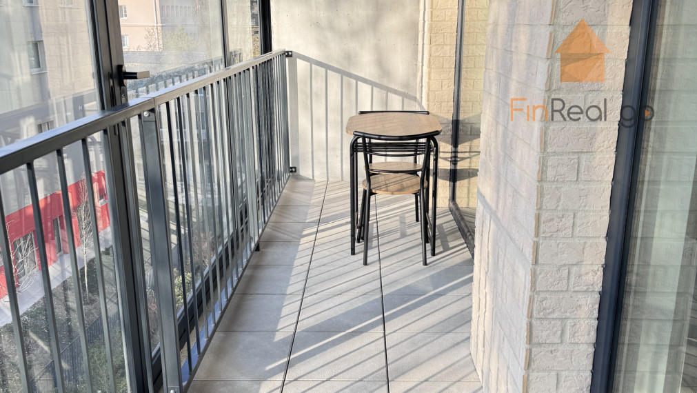 Prenájom - Úplne nový 2i byt s veľkým balkónom a parkovaním