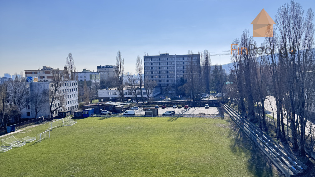 Prenájom - Úplne nový 2i byt s veľkým balkónom a parkovaním