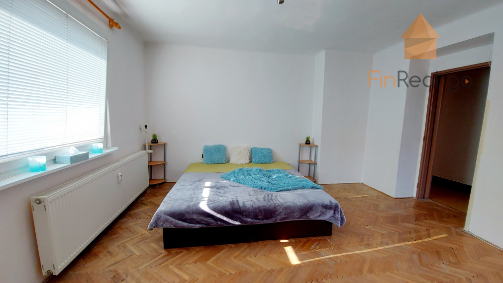 PREDANÉ Predaj veľký 2-izbový byt, čiastočná rekonštrukcia, Tlmače - Lipník