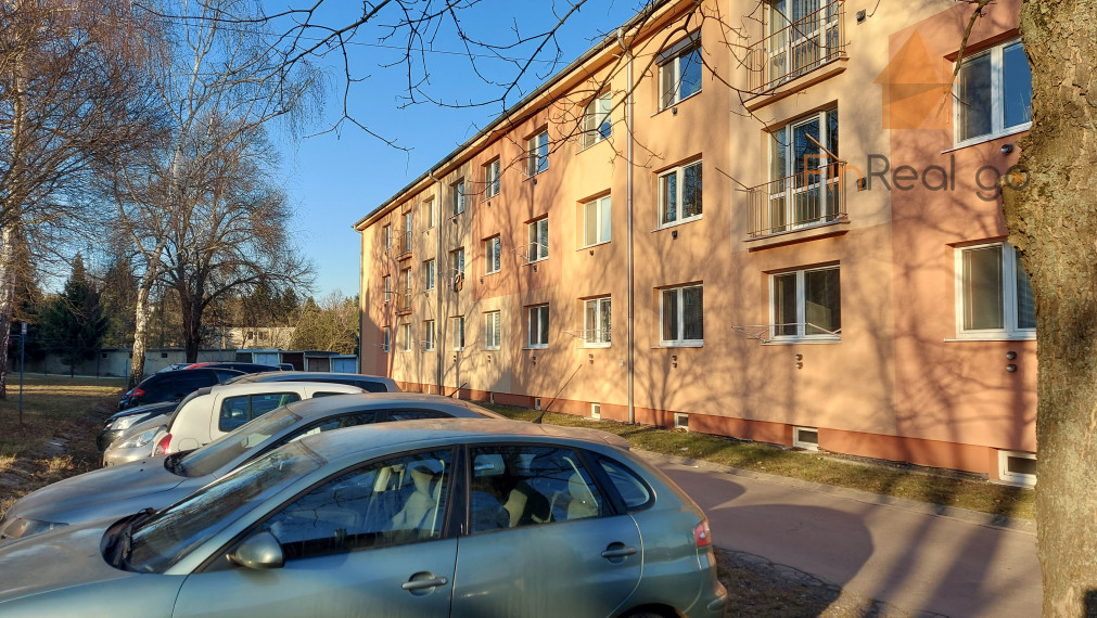 PREDANÉ, PREDAJ, veľký 1 izbový byt, 48,44 m2, Tlmače, časť Lipník