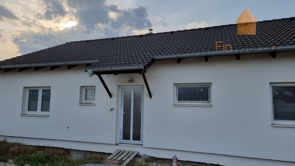 Rezervované - Opätovne v predají -Exkluzívne na predaj 4i RD Bungalov v MACOV -  Rezervované