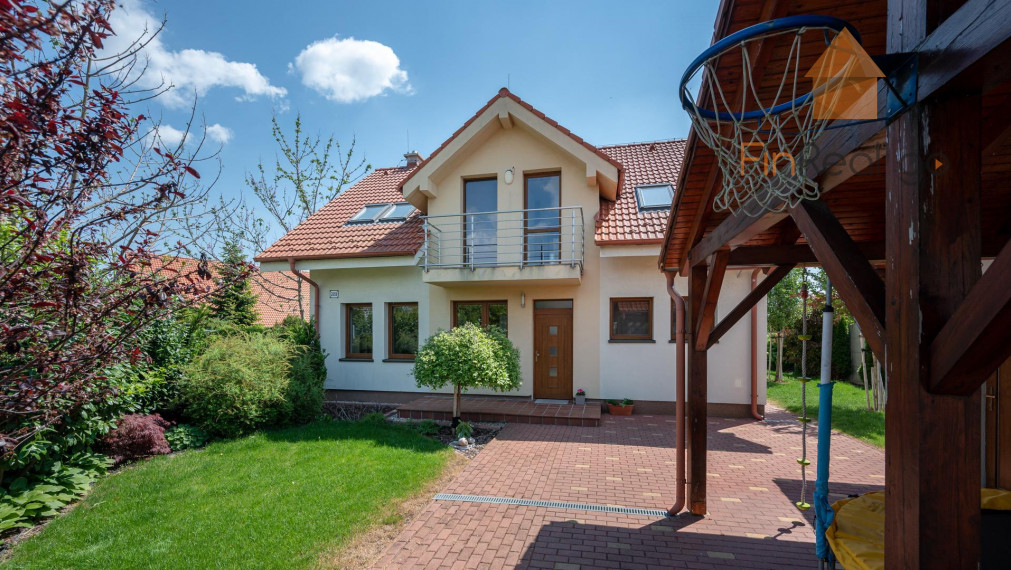 REZERVOVANÉ - 5-izbový rodinný dom s krásnou záhradou Azalková, Dunajská Lužná