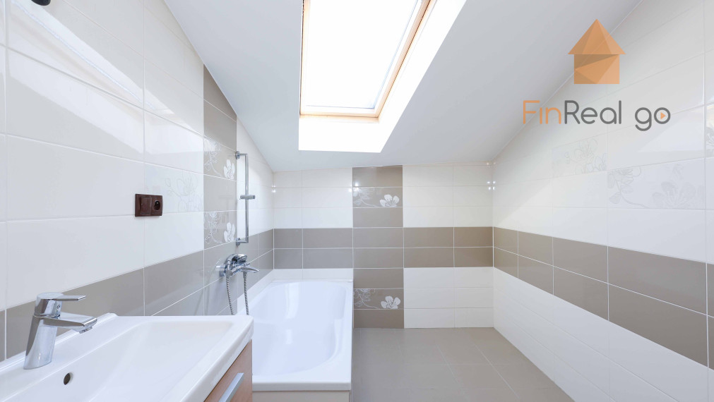 Predaj Kancelárske alebo obchodné priestory -  Bratislava-Rusovce na Balkánskej ulici