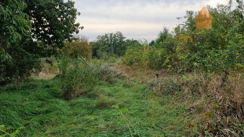 Rezervované-Vištuk - Na predaj stavebný pozemok s domom na predaj.