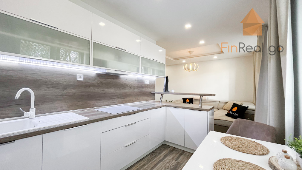 PREDANÉ - Na predaj moderne zrekonštruovaný 2i byt vo vyhľadávanej lokalite v blízkosti jazera Štrkovec na Moldavskej ulici.