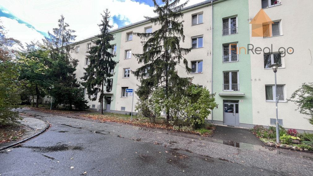 PREDANÉ - Na predaj moderne zrekonštruovaný 2i byt vo vyhľadávanej lokalite v blízkosti jazera Štrkovec na Moldavskej ulici.