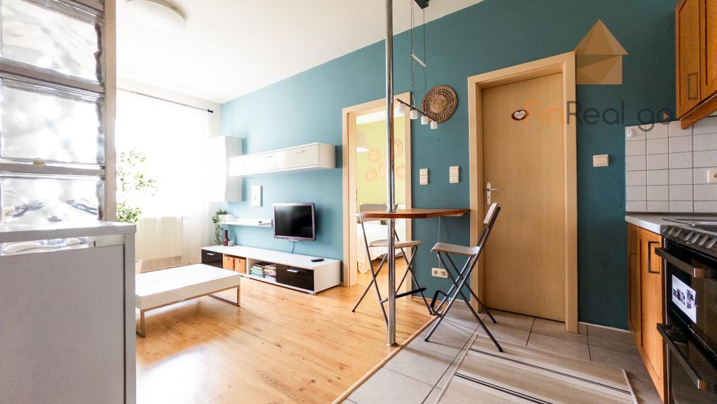 Prenajaté - útulný 2-izbový byt na Šustekovej ul. Petržalka