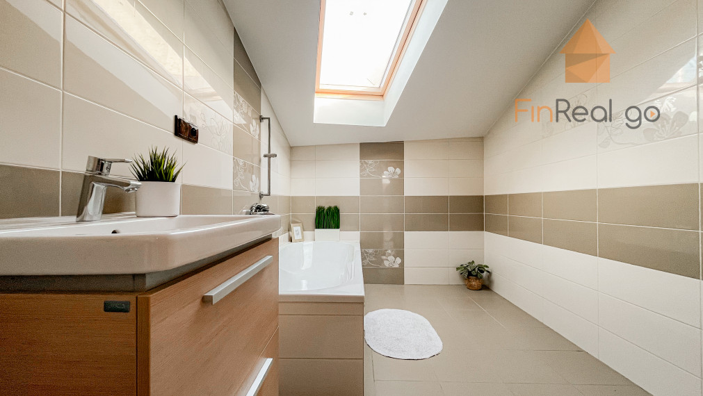 Predaj - zrekonštruovaný rodinný dom v lukratívnej časti Bratislava-Rusovce na Balkánskej ulici