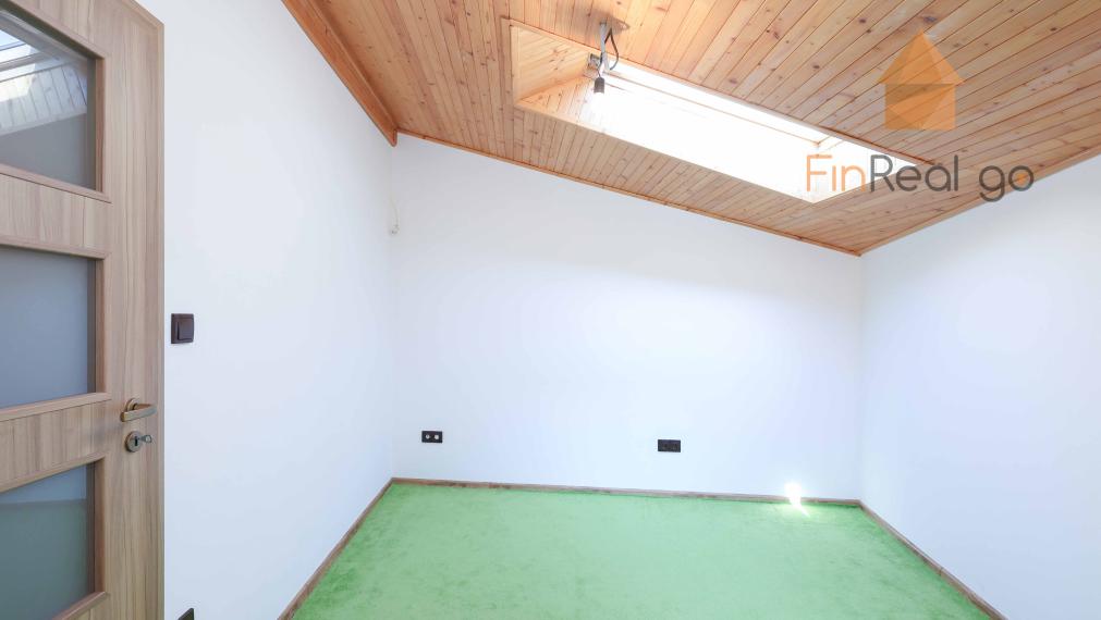 Predaj Kancelárske alebo obchodné priestory -  Bratislava-Rusovce na Balkánskej ulici