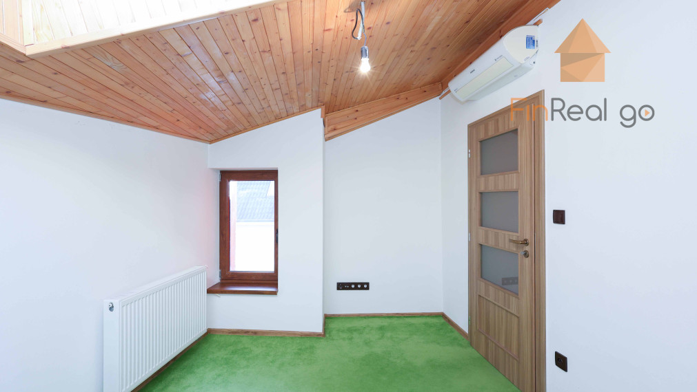 Predaj Kancelárske alebo obchodné priestory -  Bratislava-Rusovce na Balkánskej ulici