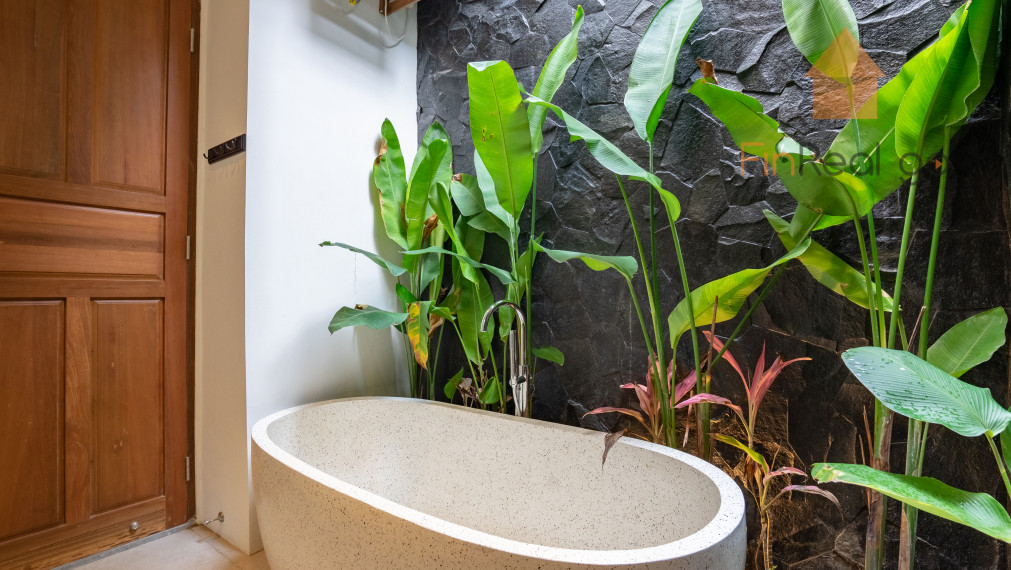 Predaj 3- spálňová kompletne zariadená vila Berawa Bali, Indonézia