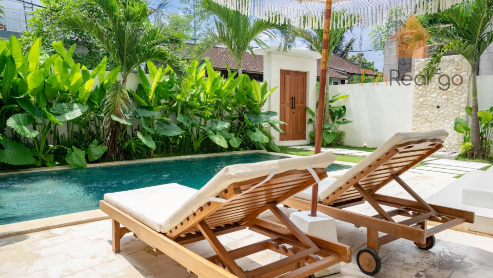 Predaj 3- spálňová kompletne zariadená vila Berawa Bali, Indonézia