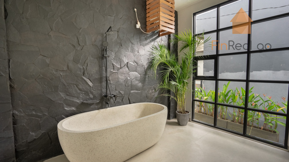 Predaj 3- spálňová kompletne zariadená vila Berawa Bali, Indonézia