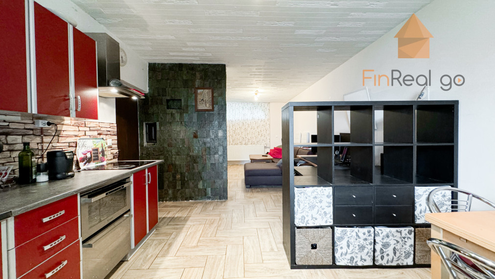 Predáme zariadený 7,5izbový rodinný dom v tichej časti Rače