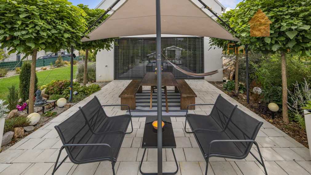 Predaj - 4-izb. rodinný dom v Jablonovom s jedinečným dizajnom a charizmatickou záhradou