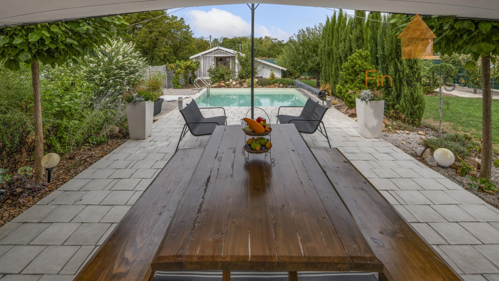 Predaj - 4-izb. rodinný dom v Jablonovom s jedinečným dizajnom a charizmatickou záhradou