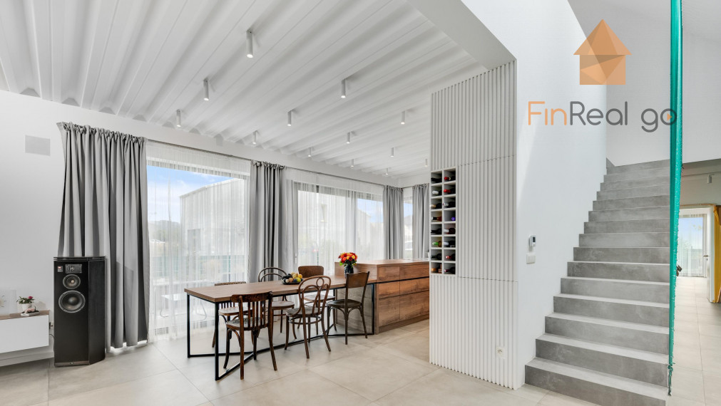 Predaj - 4-izb. rodinný dom v Jablonovom s jedinečným dizajnom a charizmatickou záhradou