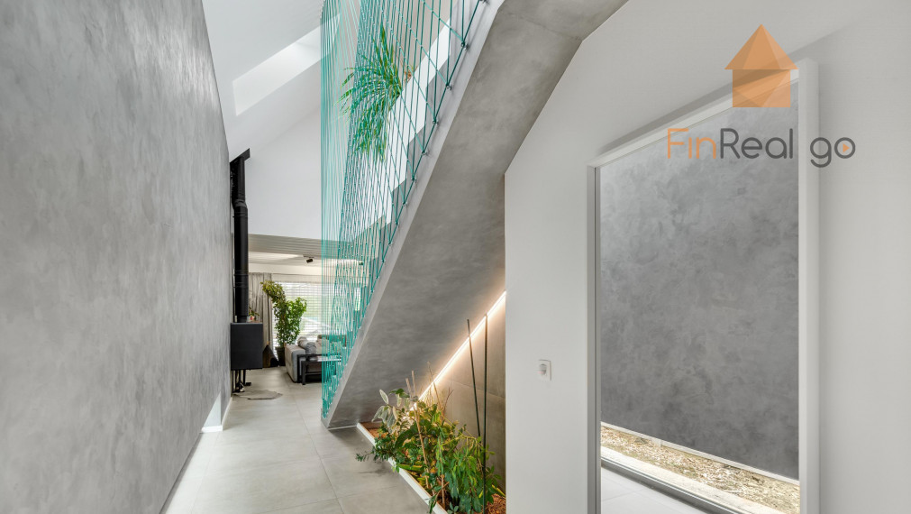 Predaj - 4-izb. rodinný dom v Jablonovom s jedinečným dizajnom a charizmatickou záhradou