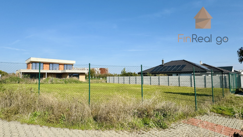 Predané - slnečný stavebný pozemok 714m2, TT - KAMENNÝ MLYN, siete pri pozemku