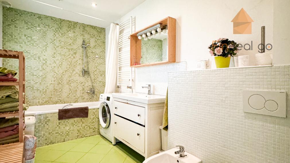 Predáme zariadený 7,5izbový rodinný dom v tichej časti Rače