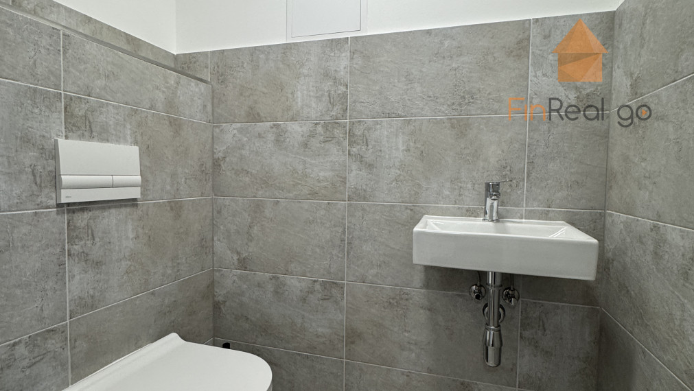 Prenajaté - obchodný priestor Moruše, 2 parkovacie státia priamo pred priestorom!