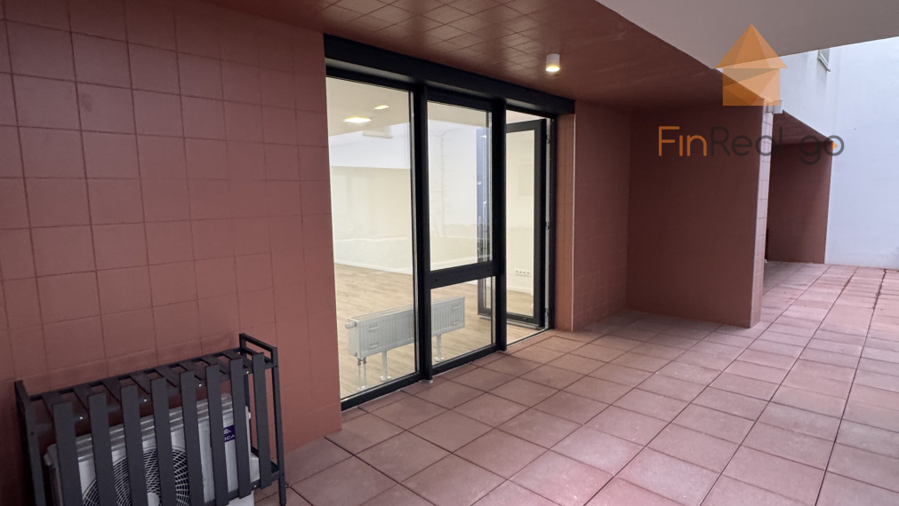 Prenajaté - obchodný priestor Moruše, 2 parkovacie státia priamo pred priestorom!