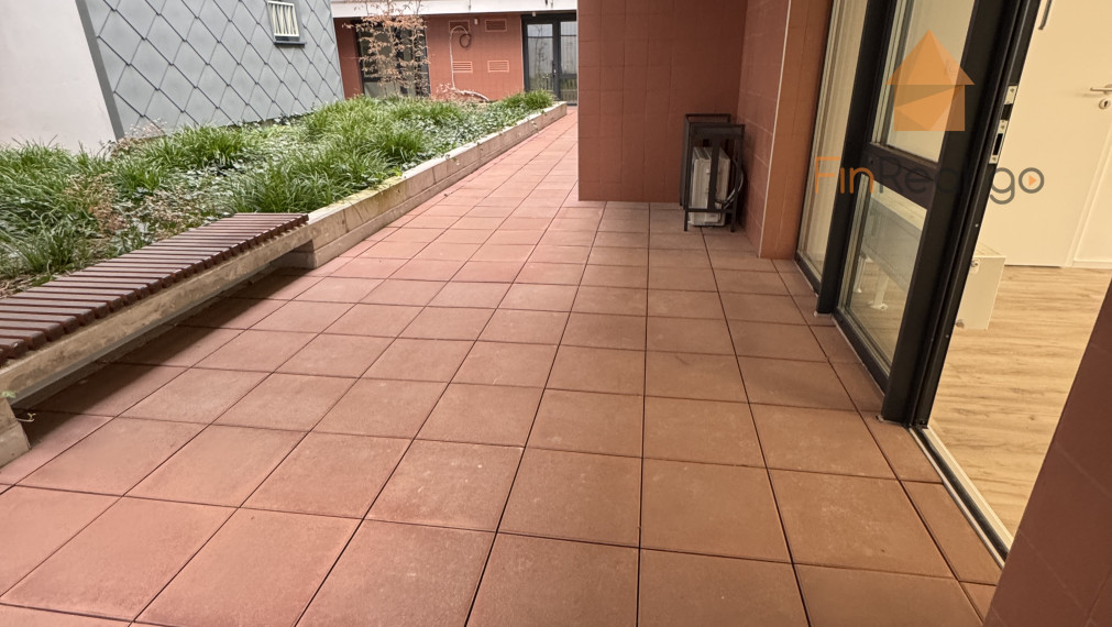 Prenajaté - obchodný priestor Moruše, 2 parkovacie státia priamo pred priestorom!