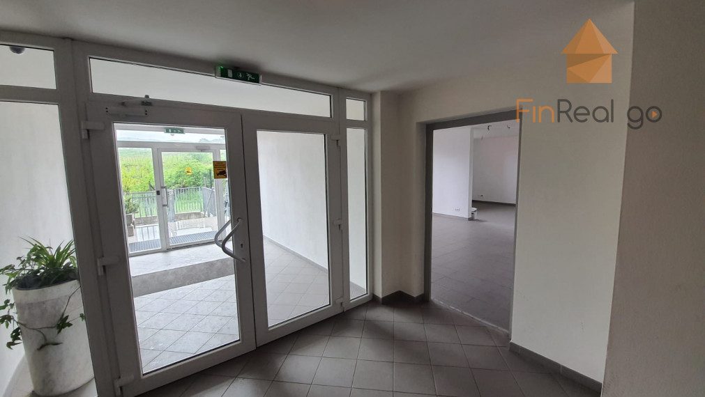 Prenájom Obchod - Kancelárský/Obchodný priestor v Novostavbe