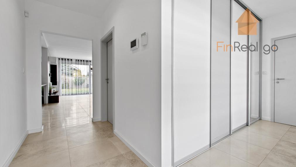 Na prenájom moderne zariadená 5-izbová rodinná vila s veľkorysým pozemkom v Galante