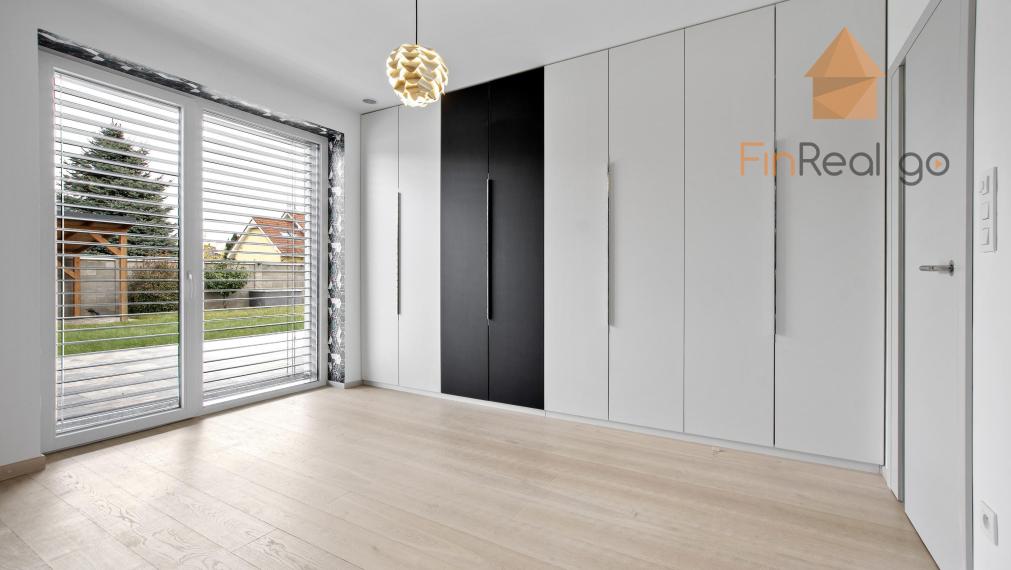 Na prenájom moderne zariadená 5-izbová rodinná vila s veľkorysým pozemkom v Galante