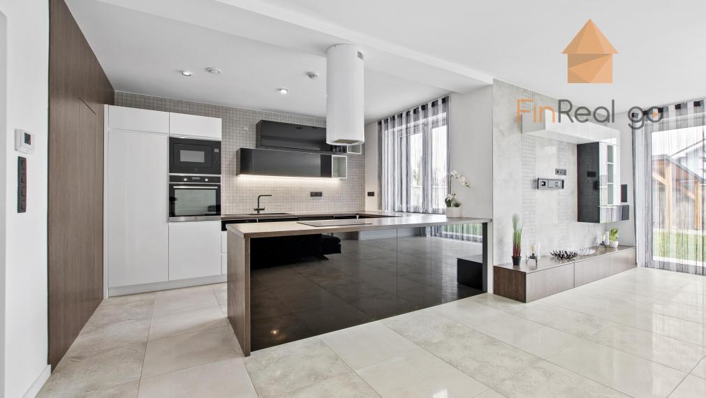 Na prenájom moderne zariadená 5-izbová rodinná vila s veľkorysým pozemkom v Galante