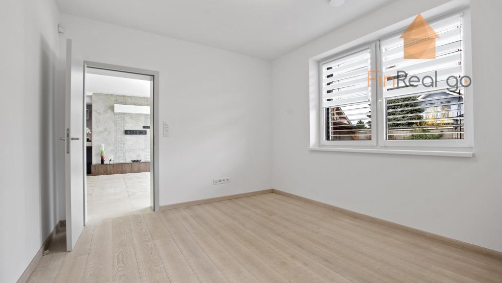 Na prenájom moderne zariadená 5-izbová rodinná vila s veľkorysým pozemkom v Galante