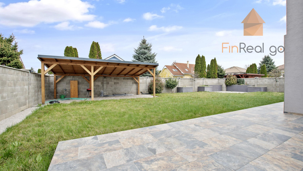 Na prenájom moderne zariadená 5-izbová rodinná vila s veľkorysým pozemkom v Galante