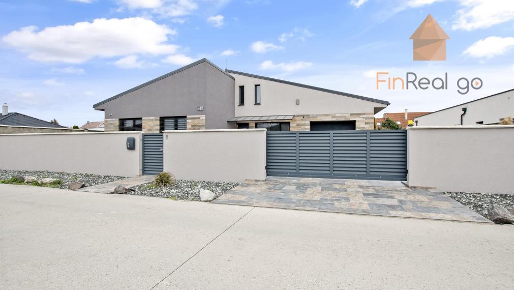 Na prenájom moderne zariadená 5-izbová rodinná vila s veľkorysým pozemkom v Galante