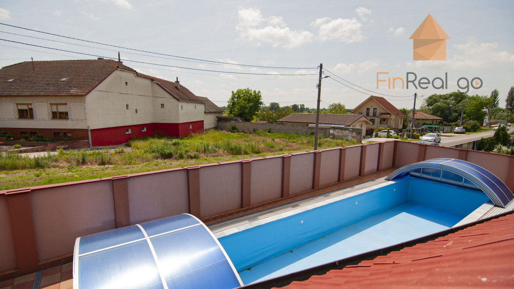 Predaj 7-izb. dom s bazénom na pozemku 561m2, Malé Leváre